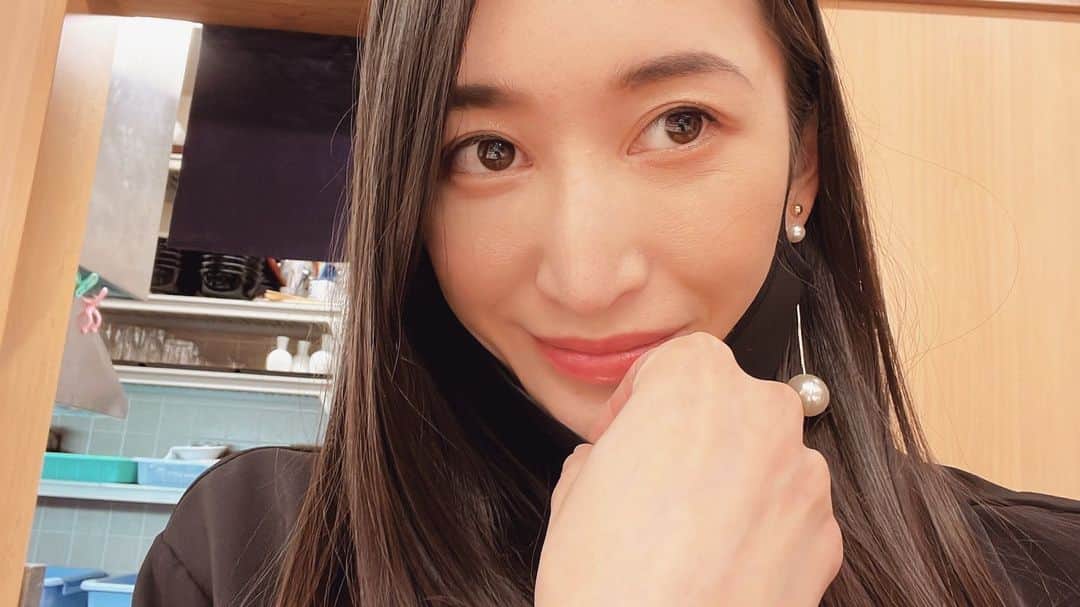 ELISAのインスタグラム：「♥️🖤🤍  #colorful  #blackandwhite」