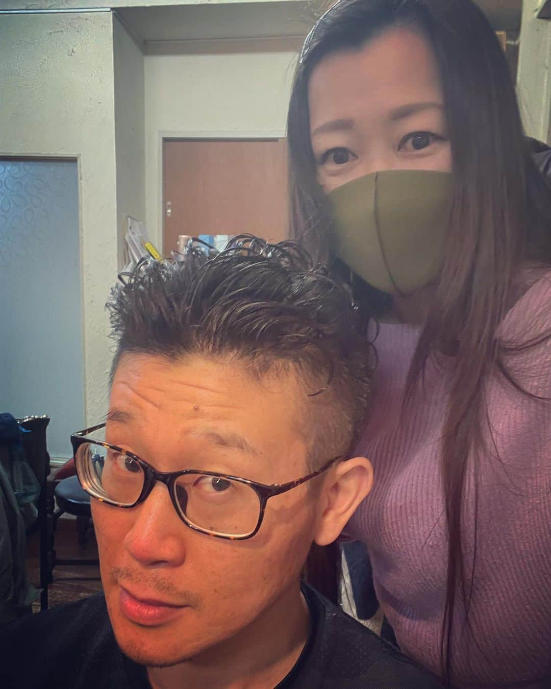 杉本知香さんのインスタグラム写真 - (杉本知香Instagram)「濃い1日だったー（笑） 小杉さん、宮迫さん、高倉くん、ジュニアさん😆 交互に一般のお客様が入ってたので、ばったりは無かったですが（笑）  #中目黒美容室 #千原ジュニア#千原兄弟 #チハラトーク #たかくら引っ越しセンター」1月21日 20時58分 - sugimotoc