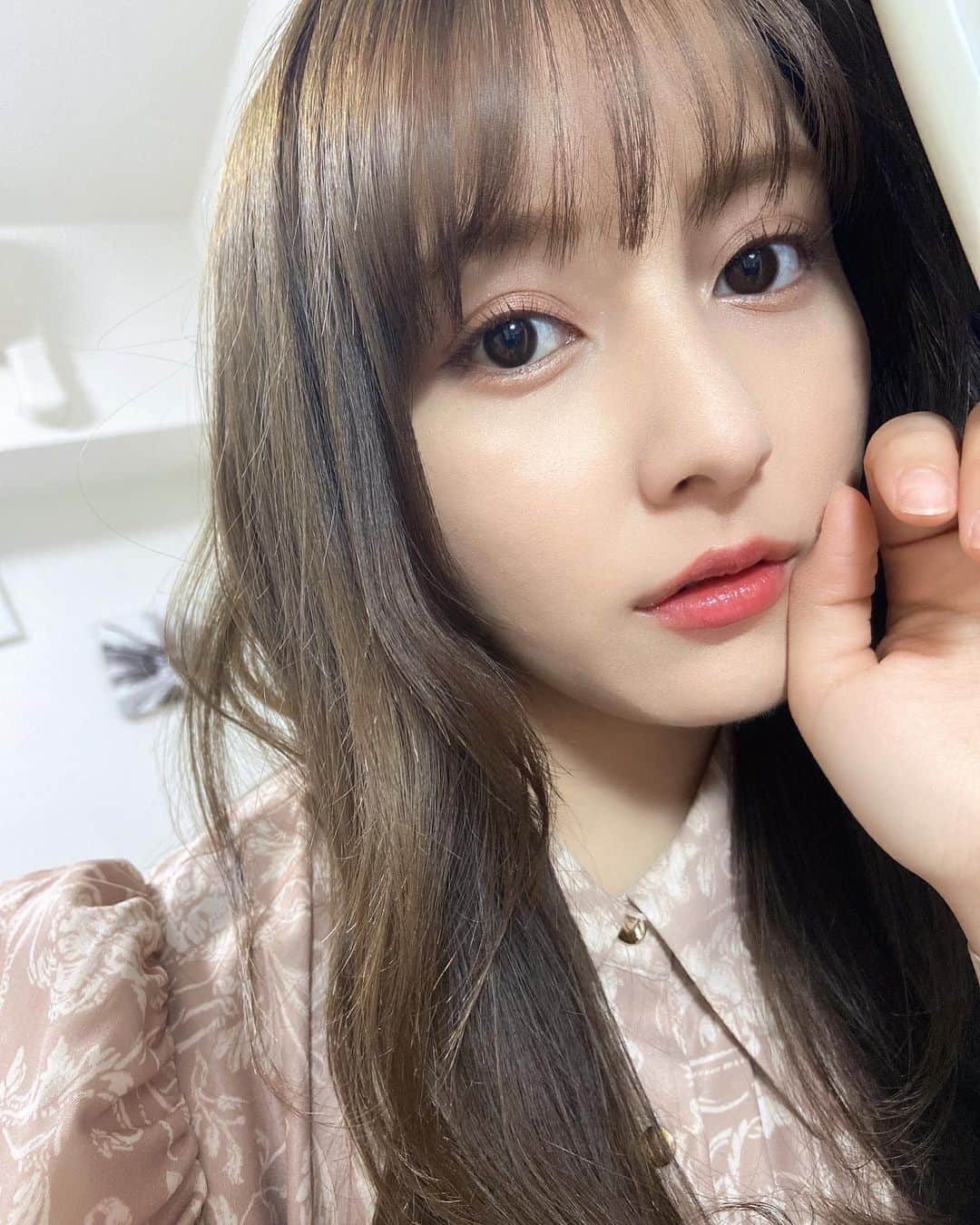 のインスタグラム：「この2色付けかわいい事に気づいた💄🐼  ＊CANMAKEステイオンバームルージュ02 ＊Mis"el Ady ウォータリーリップティントマット06  #canmake #キャンメイク #ミゼルエディ」