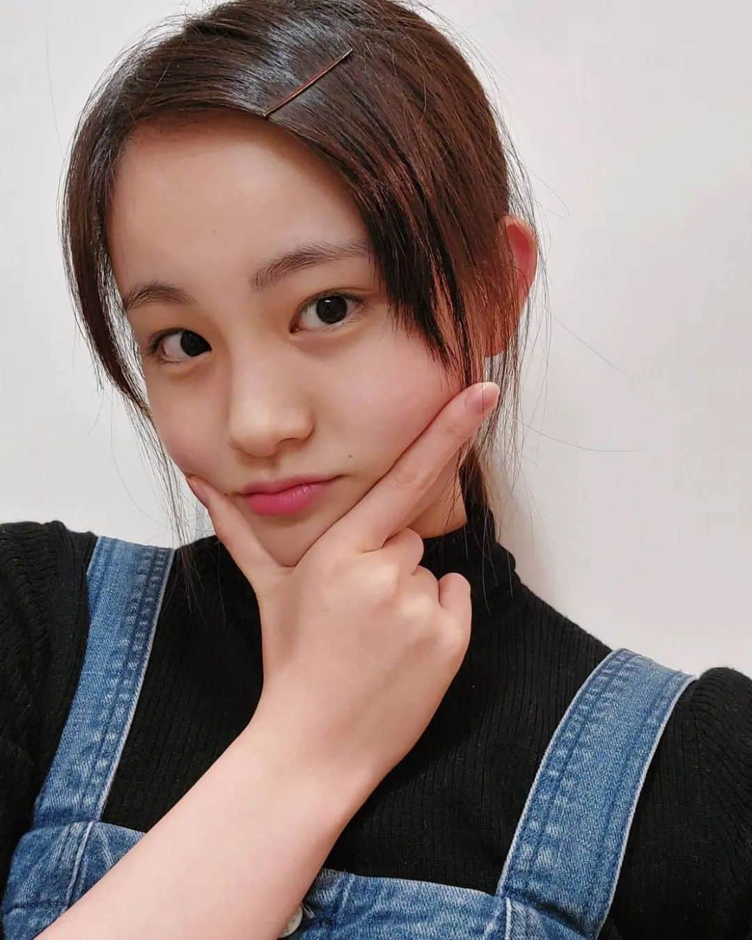 丸本凛のインスタグラム：「最近鍋をよく食べています！🍲 牡蠣、たら、湯豆腐、しゃぶしゃぶなどなど。。トマト鍋も食べてみたい🍅  #photooftheday #instamood #instagood #denim」