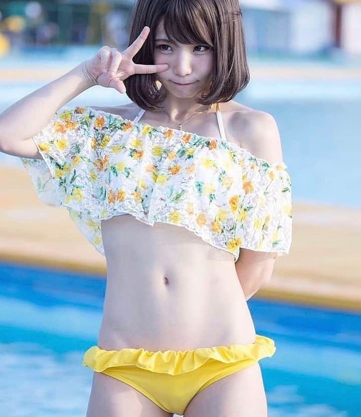 弘中綾香のインスタグラム：「続きは→@bijohitoiki   #えなこ #コスプレイヤー #グラビア#可愛い#美しい #綺麗#セクシー #ナイスバディ#いいね #コスプレ#グラマー #制服#コーデ#水着 #ユーチューバー」