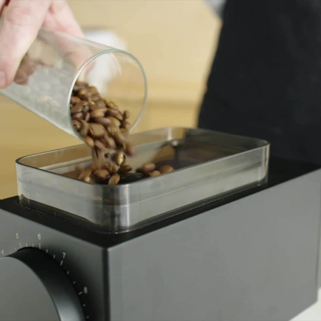 Blue Bottle Coffeeのインスタグラム：「When we asked our team members what piece of equipment they’d like to add to their home coffee setup, there was a resounding cheer for Fellow's Ode Grinder. ⁠ ⁠ With 31 grind settings, a magnetic catch for the grounds, and 64-mm professional-grade flat stainless steel burrs for a faster grind, the Ode is as effective as it is beautiful. Enjoy your mornings with the ease and speed of this next-level grinder, without losing any freshness. It’s a pure, simple start to your day. ⁠ ⁠ Learn more about why we love the Ode at the link in bio.」