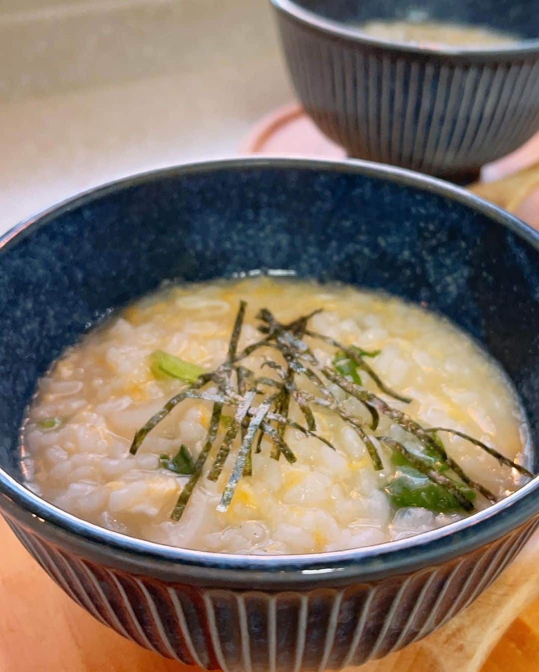 水谷雅子さんのインスタグラム写真 - (水谷雅子Instagram)「#おはようございます#朝食#朝ごはん #goodmorning  #お粥#春の七草 #七草粥  #カフェオレ#ホットコーヒー#珈琲 #秋田犬#秋田犬マグ#akitainu  #水谷雅子#水谷雅子beautybook50の私  #水谷雅子の美容の秘訣シリーズ  名古屋7℃☀️ おはようございます。 こちら今朝は晴れですが北風が冷たいです。❄️ 昨日都心は4年ぶりの大雪で大変でしたね。 今日は凍結してるので十分気をつけてお出掛けして下さい❗️」1月7日 8時24分 - mizutanimasako