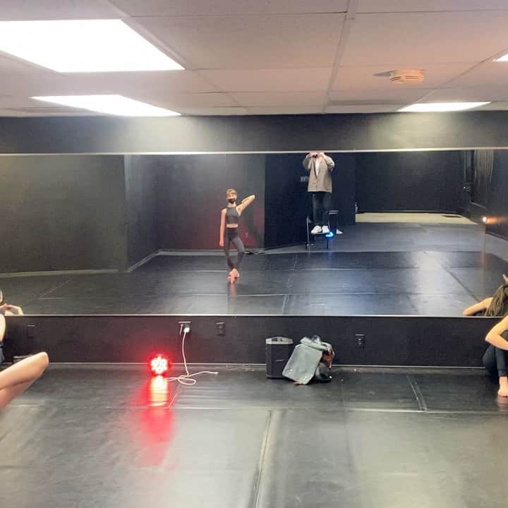のインスタグラム：「The opportunities are endless  The missteps are inevitable  But the progress is worth it @roomone.space @holden.maples」