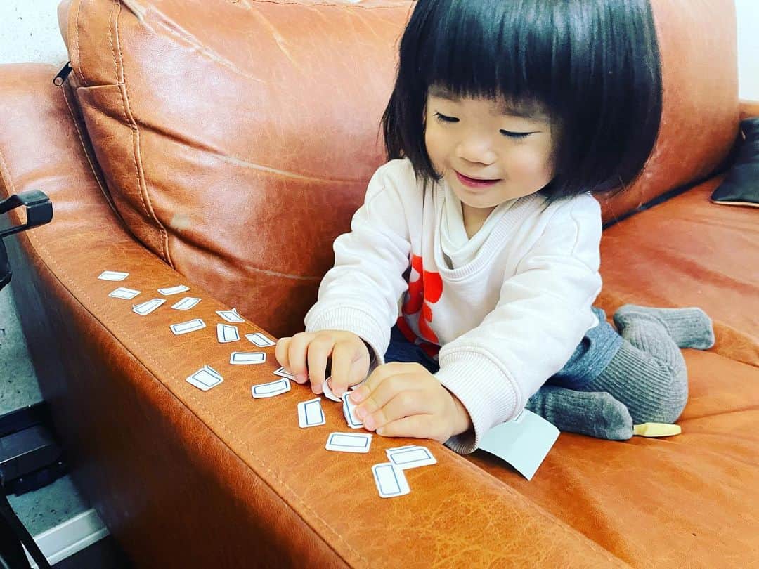 RYUのインスタグラム：「この怪獣が毎朝突撃してきて困っています。 #ryuの育児日記」