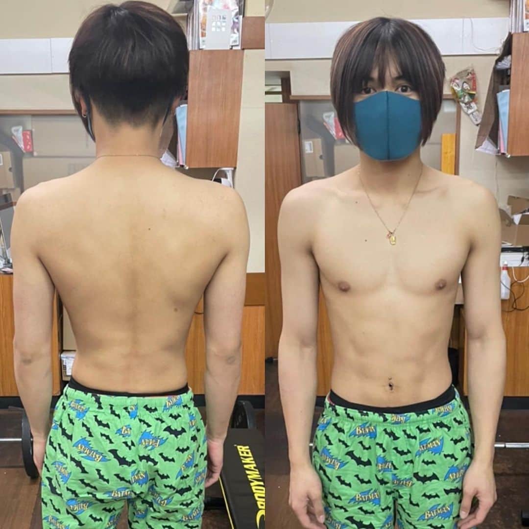斉藤平七（へえ）のインスタグラム：「おけましておめでとうございます㊗️ . 新年に観たワイルドスピードのドムに軽率にも感化されてしまい、今日から筋トレを始めました💪 . 是非ドムになるまで見届けて頂けると嬉しいです！ ぱわーーーーーーーっ . #100日後ドムになるオカマ #オカマの筋トレ日記 #背中に肉つきすぎ #今年27歳 #あっ髪切った」