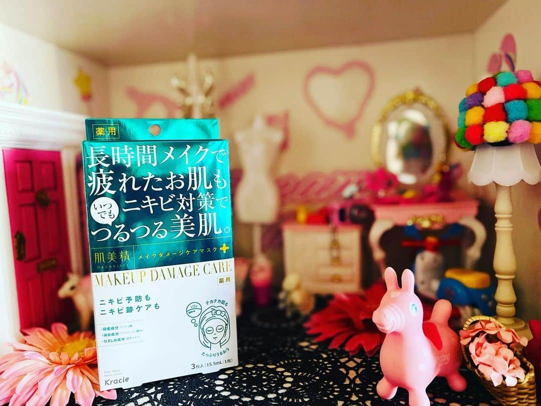 ちゃたさんのインスタグラム写真 - (ちゃたInstagram)「ドラッグストアで買ってきた！ 薬用ケアマスク〜肌美精からでてる3枚入りの！ マスクトラブル相変わらずひどいので、ニキビやマスクトラブル用のskin care maskゲットしたよん！！  まだ試してないけど、夜使ってみよ💕💕💕 ドラッグストアでワンコインくらいのマスク！無加工の肌領域がほんと汚くて嫌なので美肌になりたい😭😭😭マシになるといいなぁ。購入品紹介でした♡  🏷ニキビ肌改善を取り上げてるオススメアカウントはこちら💁‍♀️ @keana_method   🏷私の趣味ミニチュアゃお人形、ハンドメイドなどの趣味専用投稿はサブ垢まで！ドールハウスで置き画パシャリ📸 @chata.6.13   #美白クリーム#美容　#美容マスク　#可愛くなりたい #化粧水　#美容液　#美白　#リフトアップ　#美活　#美肌になりたい #skincare #ゆめかわ　#美容好きな人と繋がりたい  #韓国コスメ#置き画くら部 #肌ケア　#きれいになりたい 　#美肌　#素肌　#潤い　#beauty #skin #大人ニキビ　#mama #care #肌荒れ改善 #instagrammar #ミニチュア #ブライス好きな人と繋がりたい #miniature」1月7日 14時47分 - c.h.a.t.a.13