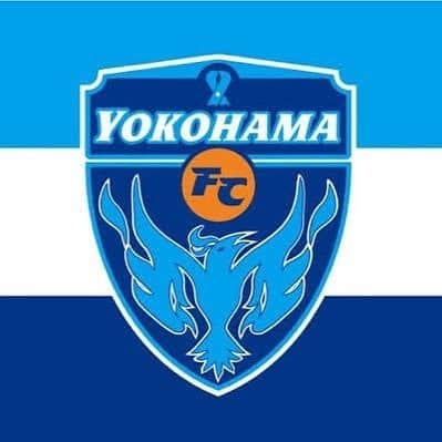西山大雅のインスタグラム：「横浜FCに関わるすべての方々、よろしくお願いします！！ 頑張ります！！ リリースでの報告になってしまった方、すみません🙇‍♂️ . #さっき地元のカレー屋さんでお昼食べてたら #隣の席の男子高校生たちが #まさかのサッカーファン #ちょうどリリース見たみたいで #西山大雅って人が加入だってさ #って1人が言ったんですよ #なんと他の3人誰も返事してませんでした #いや興味示せや横いるんだから #なんて思ってません #涙と鼻水でカレーがしょっぱくなるところをgood堪えて #1人でカレー食べてるのバレたら恥ずかしいからコソコソしてました #話変わりますが年始早々に青森から引っ越しをしたんですよ #引っ越しってめちゃ大変なんですね #すごい夜遅くまでかかっちゃって #すぐ肌荒れしちゃう僕は頬と眉間にニキビを誕生させちゃいました #新体制発表会で僕のこと見て #うわ肌汚って思っても言わないでください #むしろ肌綺麗ですねって思ってください #ハッシュタグ多くてすみません #反省はしてませんがすみません #これを読む人はまさかトイレで打ってるとは思いもしないだろうな #危ない危ない汗汗 #心の声が漏れそうになりました #横浜FCのために全力で頑張ります #よろしくお願いします . p.s #オミクロン株には気をつけましょうネ」