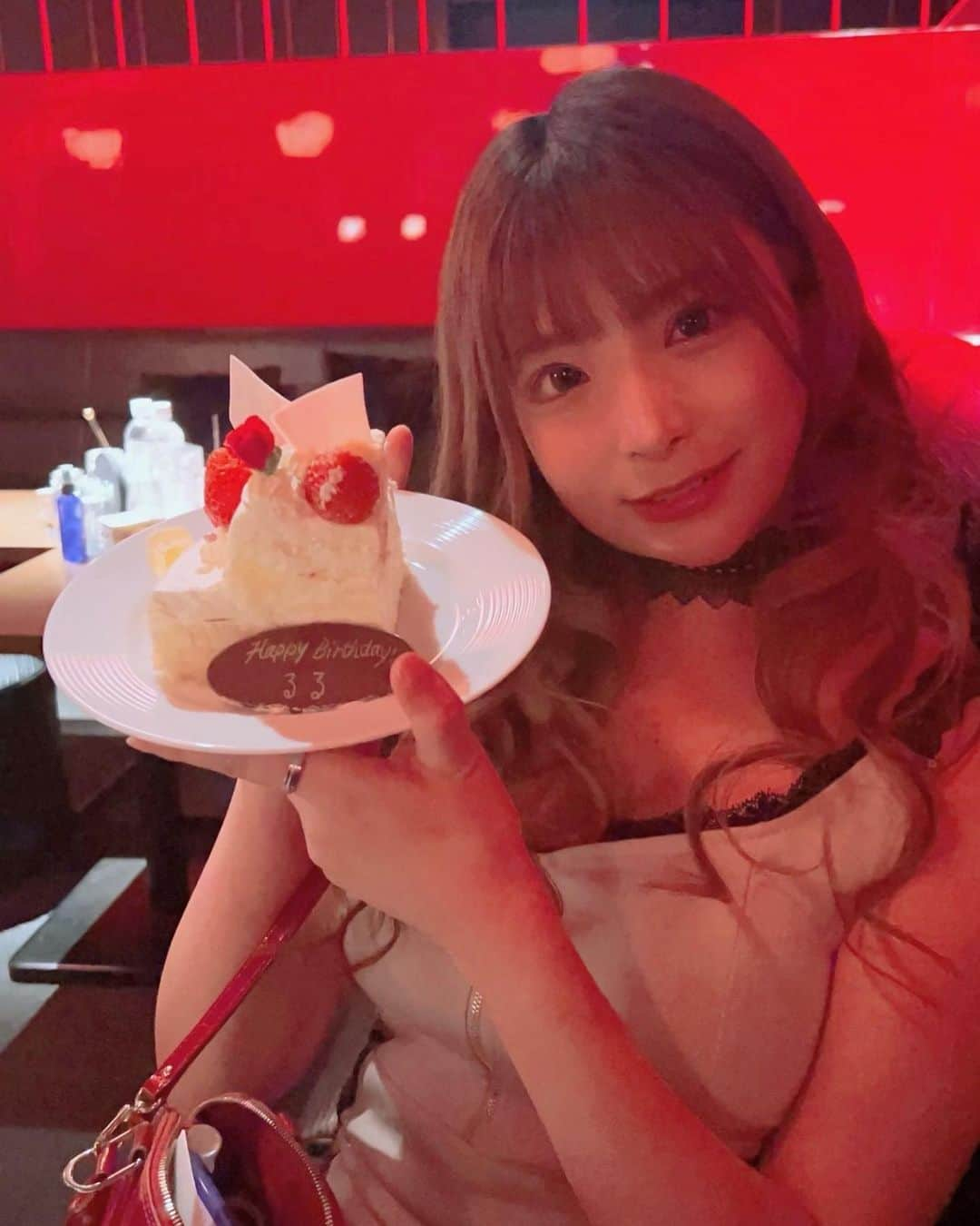 るるぴ（ららぴ ＆ るるぴ）さんのインスタグラム写真 - (るるぴ（ららぴ ＆ るるぴ）Instagram)「1年に１回の日に一緒に過ごしてお祝いしてくれる人は一生大事にしたい🥺♥️ありがとう(つω`*)」1月7日 15時06分 - rurupi0106