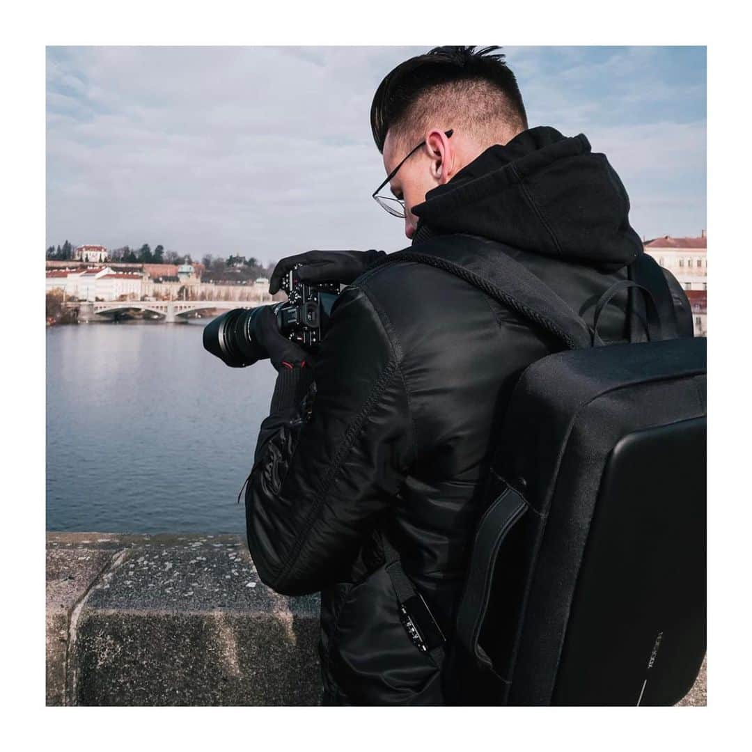 XD Designのインスタグラム：「✨ New year greetings from photographer @ol1ver1 in #prague 📸  ⠀⠀⠀⠀⠀⠀⠀⠀⠀ ⠀⠀⠀⠀⠀⠀⠀⠀⠀ ⠀⠀⠀⠀⠀⠀⠀⠀⠀  • • • #xddesign #xddesignbobby #bobbybizz #antitheftbag #xddesignbackpack #modernnomad #digitalnomad #digitalnomadlife #travelbackpack #digitalnomadlifestyle #smartbackpack #bagsofinstagram #stylishbag #travelgear #traveldiaries #travelbug #businessbag #smartbag #travelinstyle #laptopbag #panasonics5」