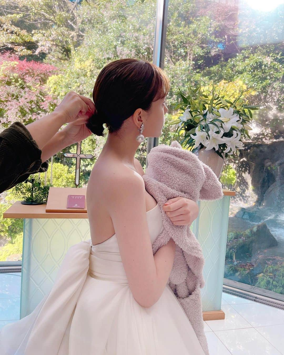 トリンドル玲奈さんのインスタグラム写真 - (トリンドル玲奈Instagram)「「Wedding navi」、 明日発売です☺︎  ステキなドレスをたくさん着ました! チェックしていただけたら嬉しいです♪  チラッと見えているのは @mariko_chiba の手💕」1月7日 17時18分 - toritori0123