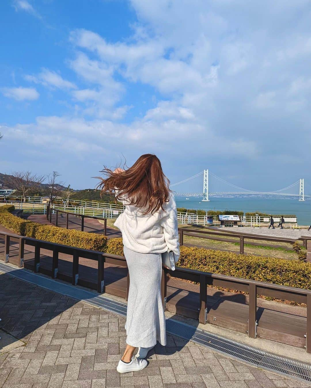 李 雨瀟さんのインスタグラム写真 - (李 雨瀟Instagram)「神戸から明石大橋渡って淡路島にも行ったよ🤍 久しぶりの旅行で楽しかった🤍 . コーデはタグつけました🏷🤍 荷物なるべく少なくしたくてアウターはゴルフ用の😛 私服でも使えちゃう🤣 . #yuxiao_outfits #yuxiaotravel #travel #travelgram #160cm #160cmコーデ #kobe #旅行 #おでかけ #お出かけコーデ」1月7日 18時57分 - yuisho_ri