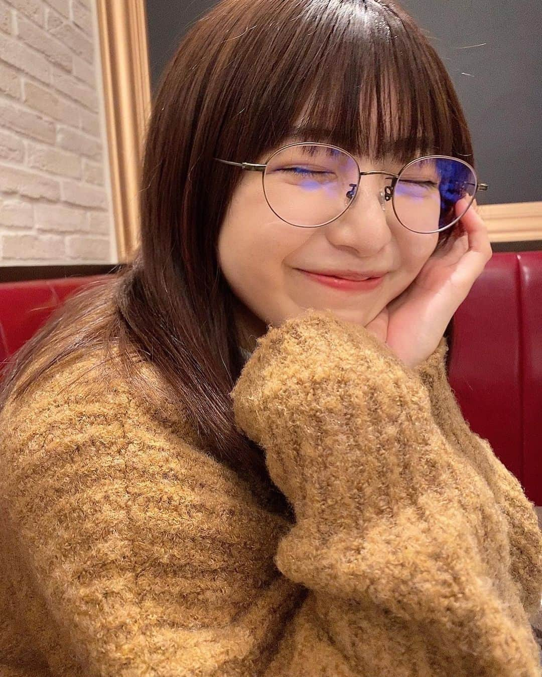 吉田莉桜さんのインスタグラム写真 - (吉田莉桜Instagram)「メガネシリーズ。（舞子のメガネ👓」1月7日 19時15分 - yoshida_rio_official