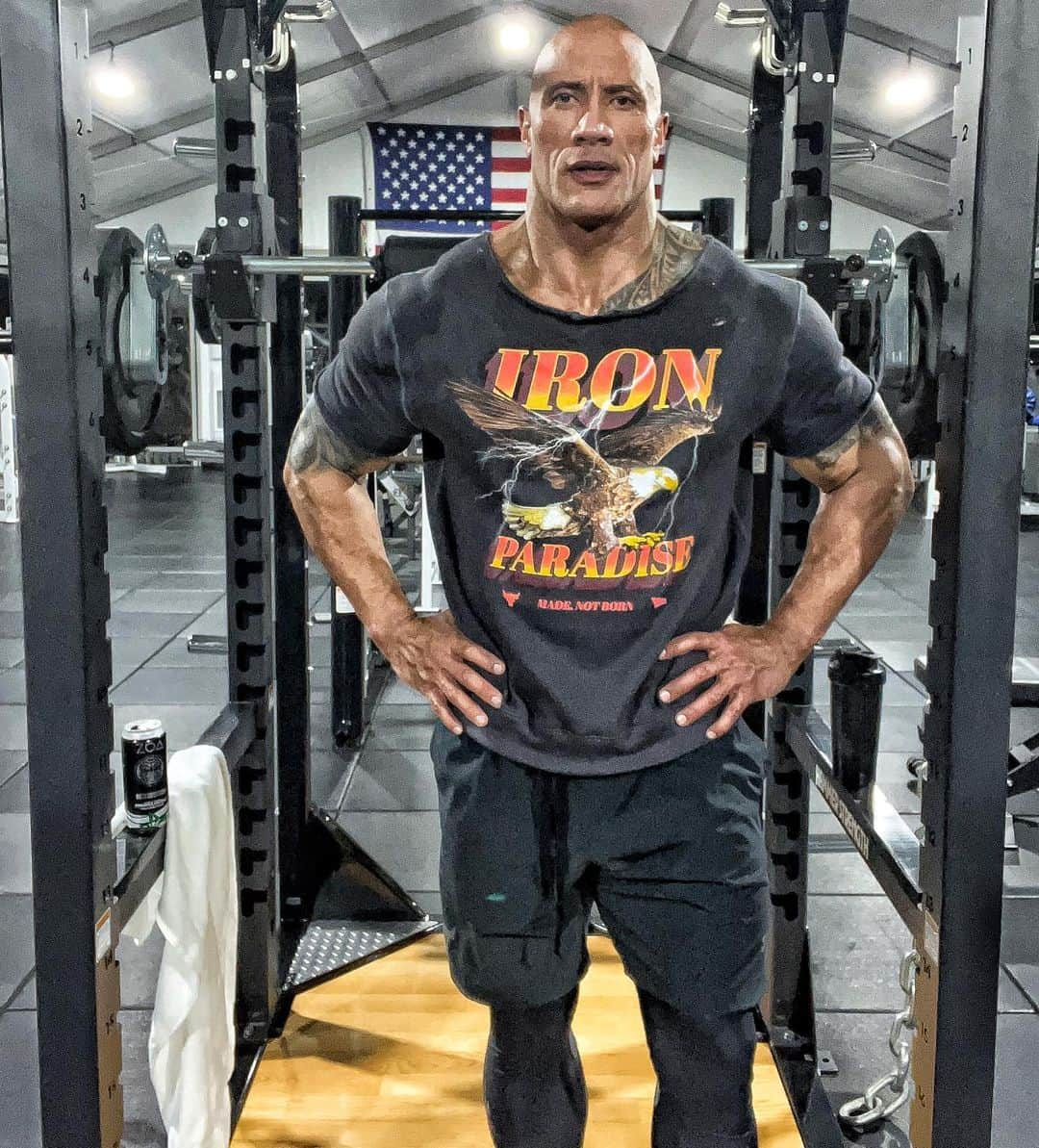 ドウェイン・ジョンソンさんのインスタグラム写真 - (ドウェイン・ジョンソンInstagram)「Burnin’ the midnight oil 🕛🕯  12:30am Long work day.  Needed to sweat.  Do what we gotta do.  #ironparadise 🦅」1月7日 19時35分 - therock