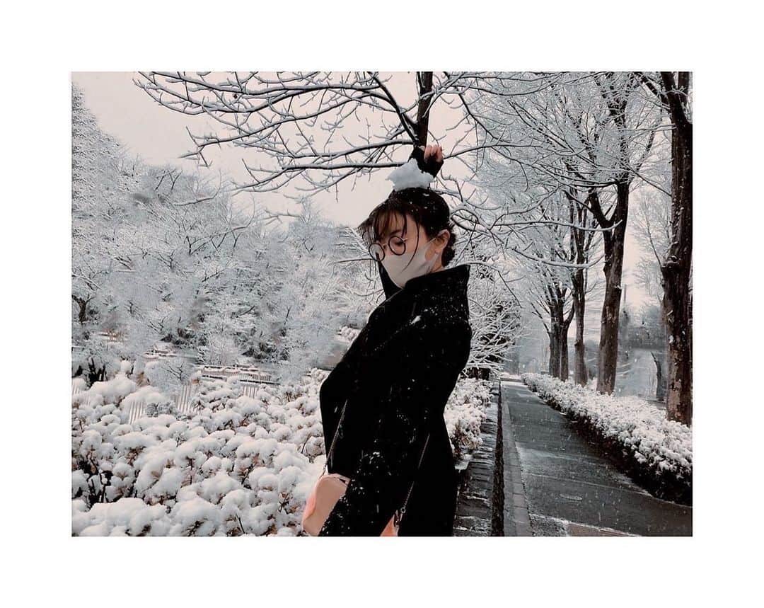 松本まりかさんのインスタグラム写真 - (松本まりかInstagram)「雪だるまを頭に乗せて。 #移動中の気晴らしに #おススメですよ #雪だるまとの親睦会☃️」1月7日 19時38分 - marika_matsumoto