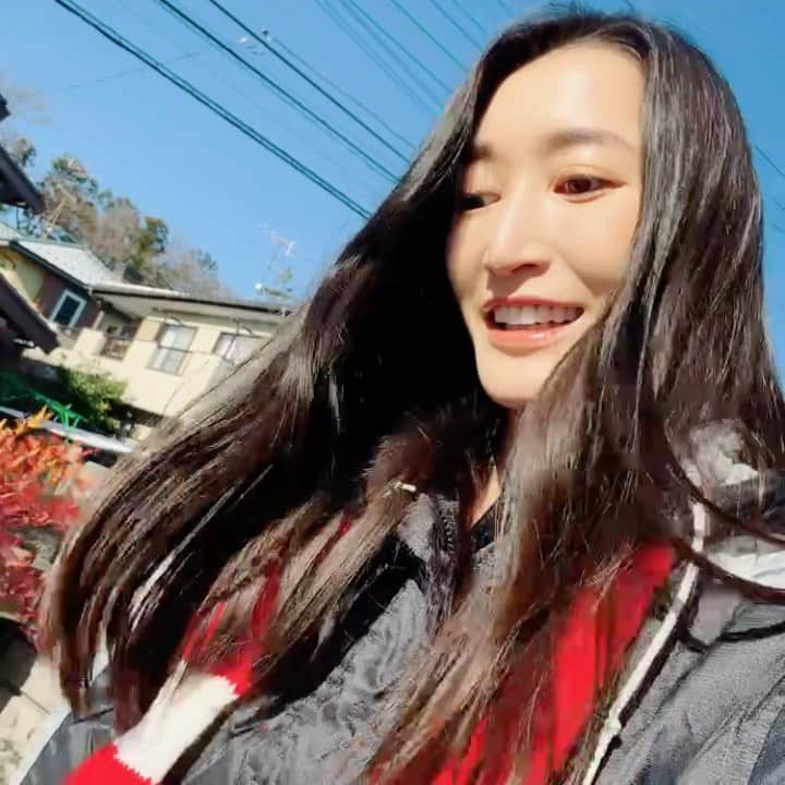 ELISAのインスタグラム：「幼馴染のお家に泊まったら一面銀世界⛄️❄️  雪だるま子供ちゃんと作ったよ♥️」