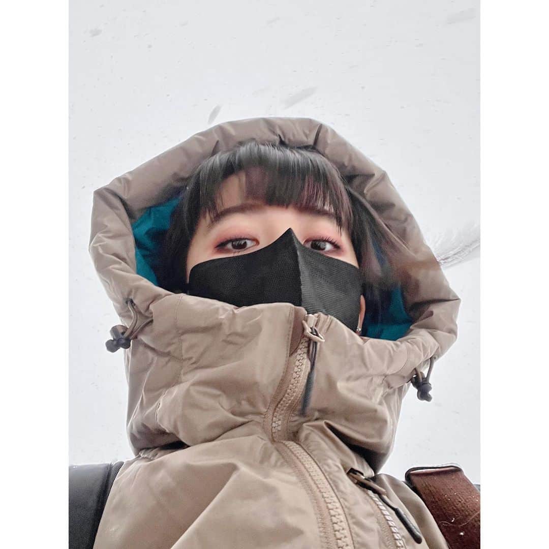 木村心美さんのインスタグラム写真 - (木村心美Instagram)「昨日、雪凄かったですね！ 防寒し過ぎて埋もれてました。 ・ 壁に映ったフルートのキーの反射が綺麗だったので1枚。」1月7日 21時01分 - cocomi_553_official