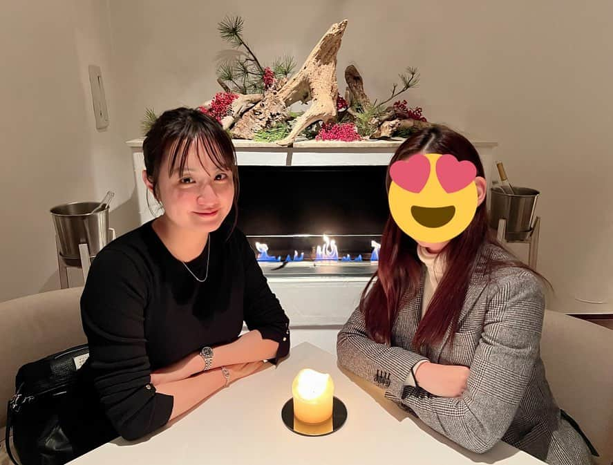 麻生夏子のインスタグラム：「久々のゆっくり夜ご飯。 旦那さんがどすこい坊やを見ていてくれたので心ゆくままお酒とご飯を楽しみました。 フレンチなんか食べるのちょーーー久しぶり！ ウキウキ🥰  何とお店の2022年初のお客さんだったみたいでなんだかめでたい✨すんごーく美味しくて、サービスも素晴らしくて感動したのでまた絶対行く！！！  高校からの同級生と📸」