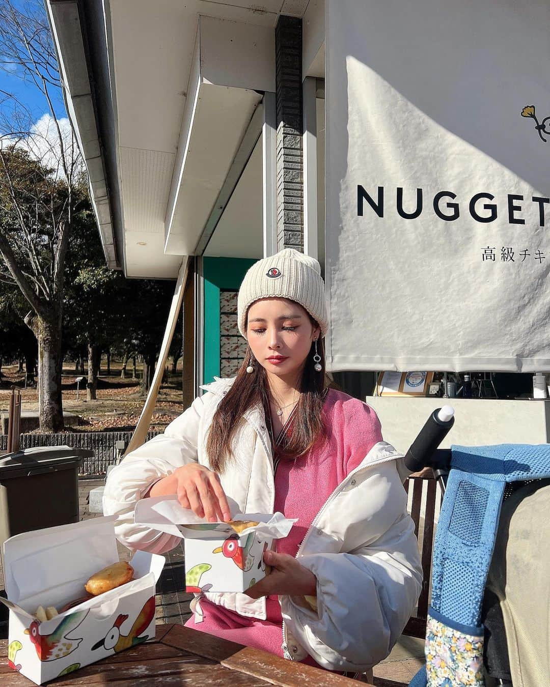 得あゆさんのインスタグラム写真 - (得あゆInstagram)「高級チキンナゲット美味しすぎて 即、おかわりした。笑 @nuggetnugget_jp   手作りのチキンナゲットってまじ美味しすぎて！🔥 自分でも作ってみるー！！！！  ・ ・ ・ このピンクのsetupは @spicaglow 💞 1000円引きになるクーポンコード あるので是非使って下さい💞 → fsg11 ・ ・ ・ ・ ・ ・ ・ ・ ・ ・ ・ ・ #spicaglow#spicaglowstyle#コート#セットアップ#ニット#ニット帽#モンクレール#モンクレールダウン#ダウンジャケット#大阪グルメ#高級チキンナゲット専門店#nuggetnugget#ナゲット#チキン#チキンナゲット#手作りおやつ#万博記念公園#初詣#ママコーデ#ママファッション#ママライフ#産後ダイエット#子育てママ#主婦#大人カジュアルコーデ#大阪ランチ#osaka#setup#moncler#chickenrecipes」1月7日 22時00分 - tokuayu819