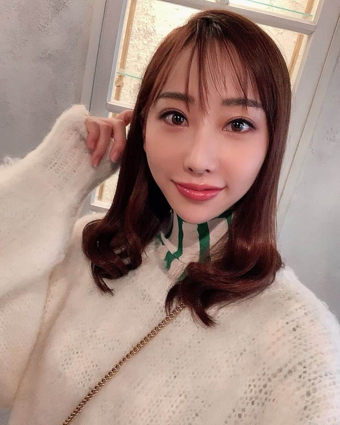 秋倉諒子さんのインスタグラム写真 - (秋倉諒子Instagram)「質問の多かった インタビューの時の私服でっす✨👗 Knit &inner @maisonspecial_women  Shoes @louisvuitton  Chain wallet @balenciaga ✖️ @gucci  #私服」1月7日 22時16分 - ryokoak45