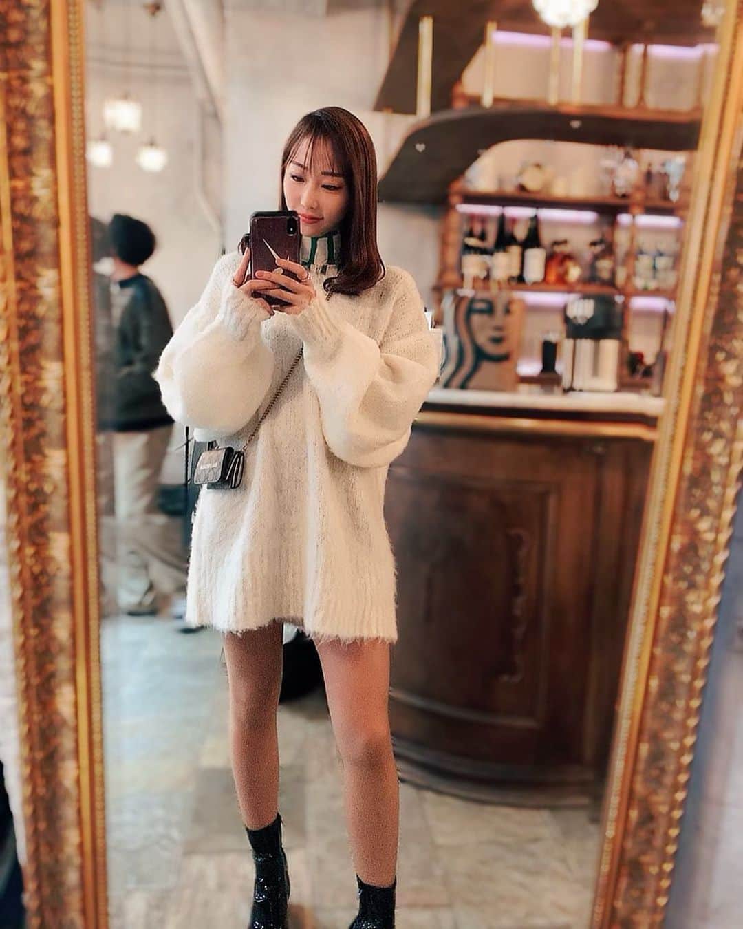 秋倉諒子のインスタグラム：「質問の多かった インタビューの時の私服でっす✨👗 Knit &inner @maisonspecial_women  Shoes @louisvuitton  Chain wallet @balenciaga ✖️ @gucci  #私服」