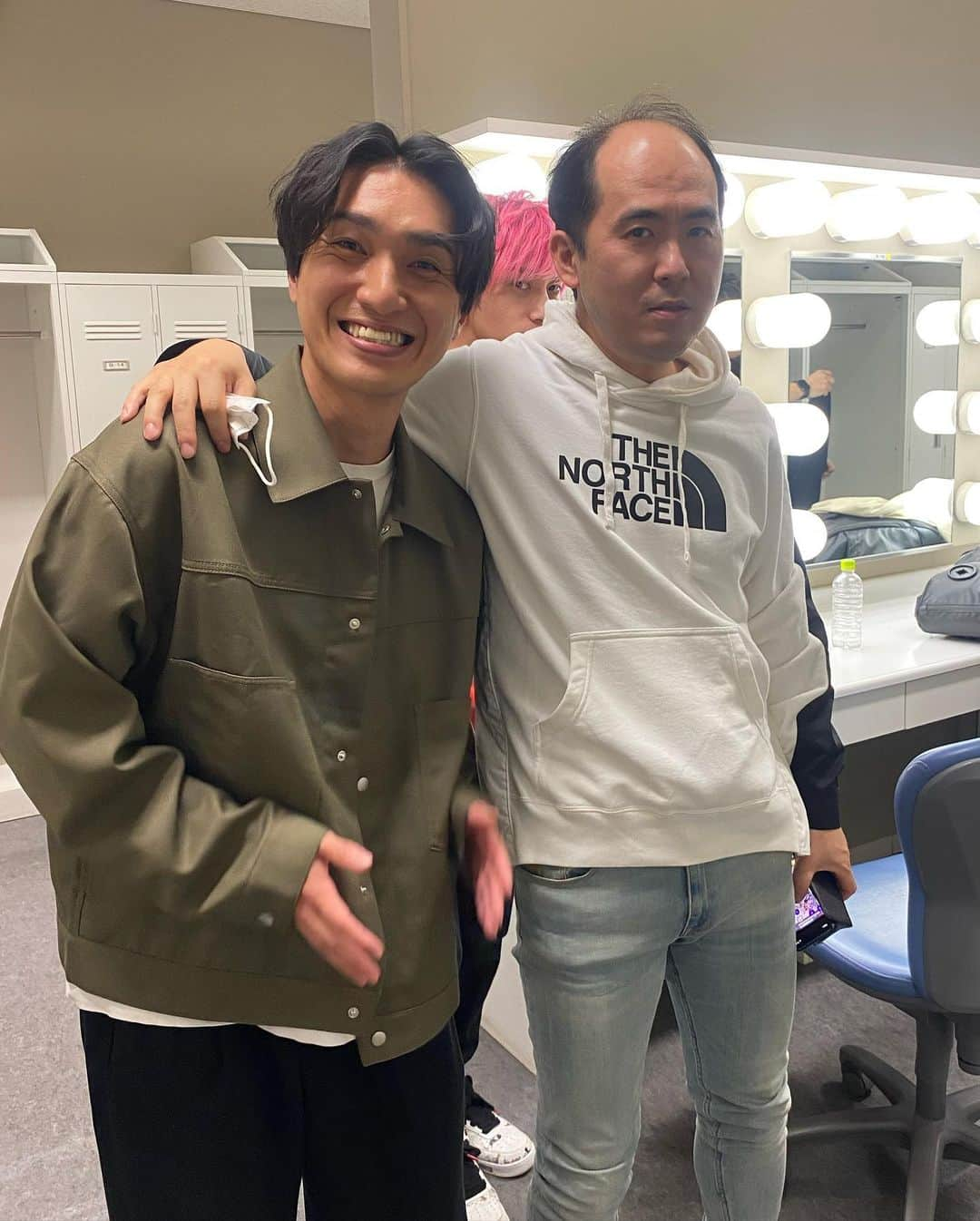 松尾侑治（ロングアイランド）さんのインスタグラム写真 - (松尾侑治（ロングアイランド）Instagram)「UTAGE！新春4時間SP ありがとうございました😭 最高に幸せ空間✨✨✨  #utage #芸人 #楽屋 #アカペラ #ブンブン #師匠 #こがけん さん #間に入る #エハラマサヒロ さん #エハラんち #めちゃ面白本です #トレンディーエンジェル斎藤 さん #隙間に入る #exit  #兼近大樹 さん #face #伝授していただきました  #everybudy #タクトOK さん」1月7日 22時52分 - yuuuuji.matsuo