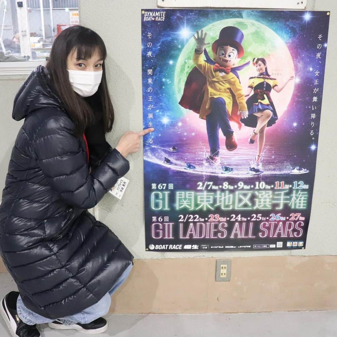 瑞羽奏都（水谷美月）のインスタグラム：「G1&G2までいよいよあとひと月🎶 Photo by ボートレース桐生さん  『第55回スポーツニッポン杯　第50回群馬ダービー』最終日もピットリポート担当🚤🧛‍♂️ 日中は強風でしたが終盤は風もおさまり、絶好の優勝戦日和に🏆  2022年の群馬ダービーを制したのは、①毒島誠選手👏準パーフェクトV😳 .11のトップスタートから他艇を全く寄せ付けない圧巻の走りで優勝🏆勝ち上がりタイムも1分45秒9と好々タイムのぶっちぎり優勝でした👍 毒島選手、優勝おめでとうございます🎉  今シリーズは、アッパレ毒島劇場の群馬ダービーとなりましたが、若手選手の活躍も光る一節間で、地元戦ならではの先輩後輩、師弟関係の様々な様子が垣間見えて、若手が少しでも沢山師匠や先輩から学びを得ようとしている姿など見れて、いつも以上に観ていてとてもワクワクするシリーズでした✨  #ボートレース #ボートレース桐生 #競艇 #ボートレーサー #桐生 #ドラキリュウ #ナイターレース #毒島誠 選手#優勝 #おめでとうございます」