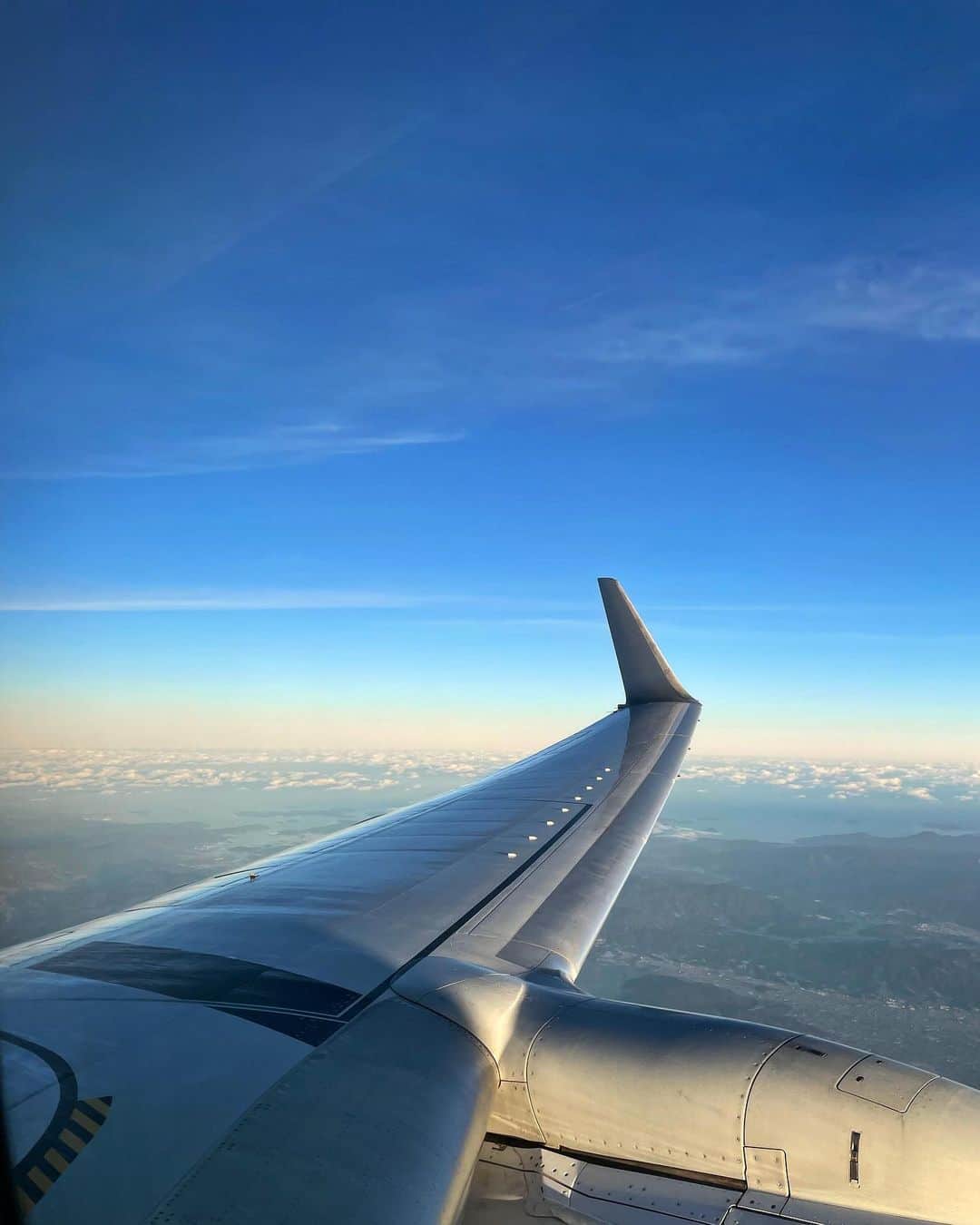 藩彩華さんのインスタグラム写真 - (藩彩華Instagram)「今日の飛行機内からの映像です📸 富士山も見えました🗻✨」1月7日 23時18分 - caihua10ban