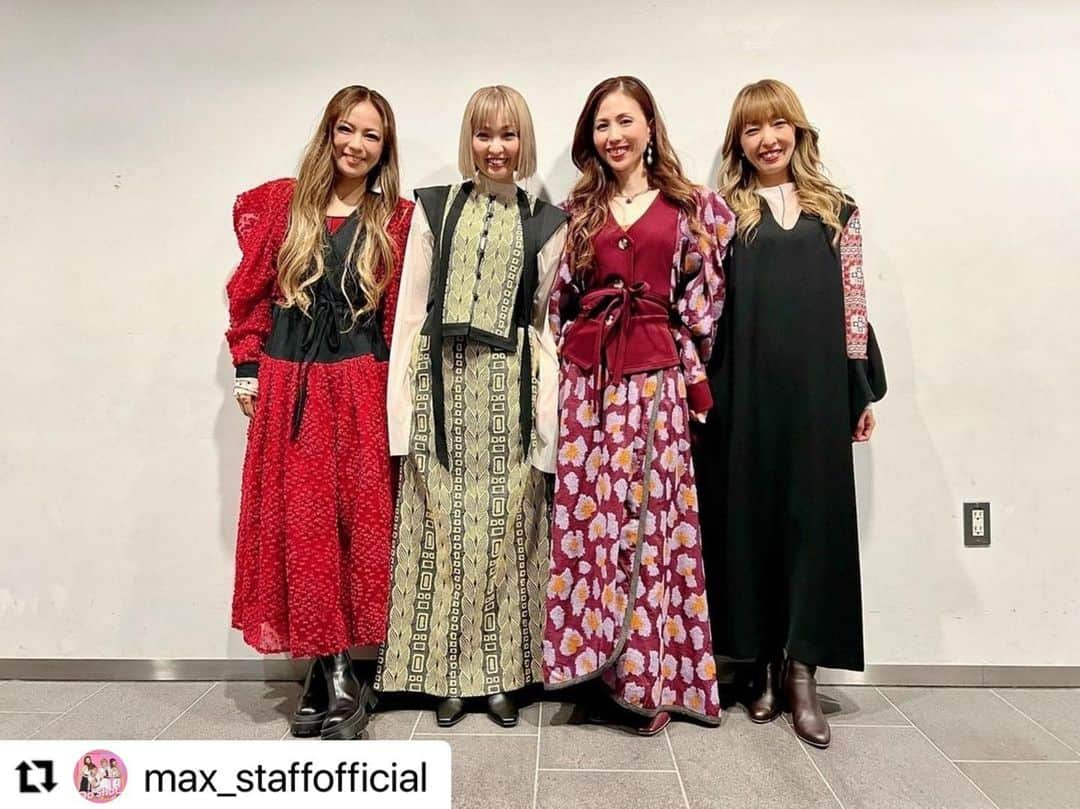 max―Reinaさんのインスタグラム写真 - (max―ReinaInstagram)「#Repost @max_staffofficial with @make_repost ・・・ 2022年1月7日「UTAGE! 2022新春4時間スペシャル」（TBS）放送ありがとうございました🥳❣️  LINAはボイスパーカッションに初挑戦🙌 『アーティストvs芸人 本気アカペラ合戦』では米津玄師「感電」に挑戦😘  MAXではNiziU「Take a picture」を衣装、ダンスともに完全再現🌈 舞祭組の宮田俊哉さんと少女時代の「Gee」にも挑戦👯‍♀🕺🏻👯‍♀  NANA&MINAが参加した二階堂高嗣さんのTikTokを使った新企画「TikTokをバズらせろ！インフルエンサーチャレンジ」はUTAGE公式TikTokに動画がアップされてますのでそちらも要チェック👀 LINA&REINAも投稿しています❣️  ラストはREINA&MINAが「DJ師匠×DJ KOO 夢の競演」スペシャルコラボメドレーへ参加🔥 島津亜矢さんとTRF「EZ DO DANCE」を披露しました！  皆様お楽しみいただけましたでしょうか～🥰 盛り沢山の4時間スペシャルありがとうございました🙇‍♀️  #niziu ネックレス、ピアス　@cotomonomarche https://instagram.com/cotomonomarche? #赤衣装  メッシュインナ　@bansanbansan https://instagram.com/bansanbansan?utm_medium=copy_link ピアス　@purple.y.accessories https://instagram.com/purple.y.accessories?utm_medium=copy_link ブーツ　@dianashoespress https://instagram.com/dianashoespress?utm_medium=copy_link #trf  @laughter_art https://instagram.com/laughter_art?utm_medium=copy_link #utge #4時間スペシャル」1月7日 23時44分 - reina017max