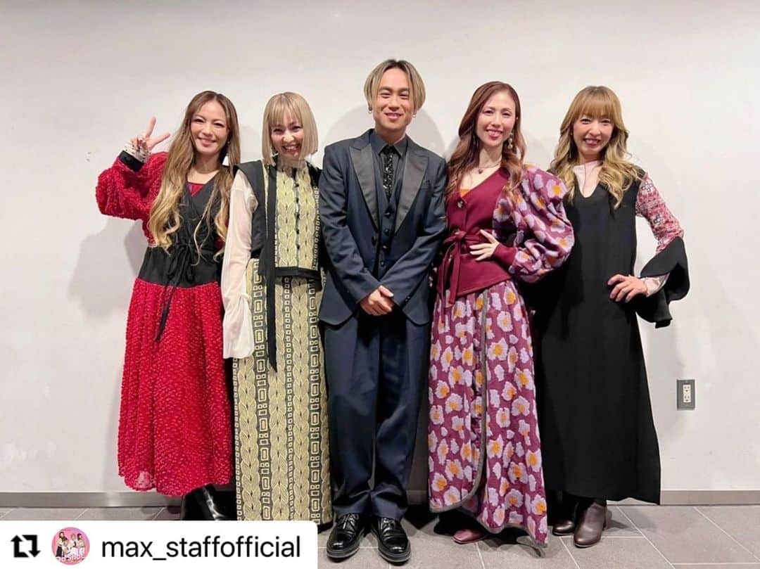 max―Reinaさんのインスタグラム写真 - (max―ReinaInstagram)「#Repost @max_staffofficial with @make_repost ・・・ 2022年1月7日「UTAGE! 2022新春4時間スペシャル」（TBS）放送ありがとうございました🥳❣️  LINAはボイスパーカッションに初挑戦🙌 『アーティストvs芸人 本気アカペラ合戦』では米津玄師「感電」に挑戦😘  MAXではNiziU「Take a picture」を衣装、ダンスともに完全再現🌈 舞祭組の宮田俊哉さんと少女時代の「Gee」にも挑戦👯‍♀🕺🏻👯‍♀  NANA&MINAが参加した二階堂高嗣さんのTikTokを使った新企画「TikTokをバズらせろ！インフルエンサーチャレンジ」はUTAGE公式TikTokに動画がアップされてますのでそちらも要チェック👀 LINA&REINAも投稿しています❣️  ラストはREINA&MINAが「DJ師匠×DJ KOO 夢の競演」スペシャルコラボメドレーへ参加🔥 島津亜矢さんとTRF「EZ DO DANCE」を披露しました！  皆様お楽しみいただけましたでしょうか～🥰 盛り沢山の4時間スペシャルありがとうございました🙇‍♀️  #niziu ネックレス、ピアス　@cotomonomarche https://instagram.com/cotomonomarche? #赤衣装  メッシュインナ　@bansanbansan https://instagram.com/bansanbansan?utm_medium=copy_link ピアス　@purple.y.accessories https://instagram.com/purple.y.accessories?utm_medium=copy_link ブーツ　@dianashoespress https://instagram.com/dianashoespress?utm_medium=copy_link #trf  @laughter_art https://instagram.com/laughter_art?utm_medium=copy_link #utge #4時間スペシャル」1月7日 23時44分 - reina017max