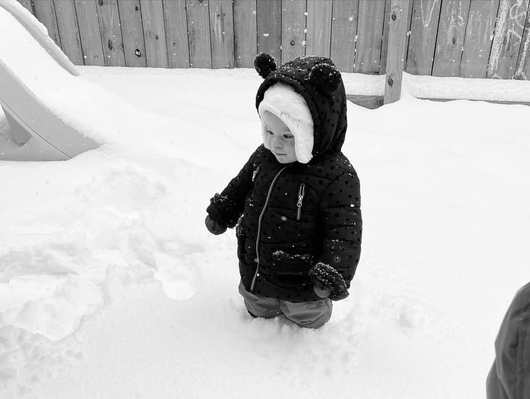 スペンサー・ロックさんのインスタグラム写真 - (スペンサー・ロックInstagram)「This day. These people.  #babysfirstsnow 🤍🤍🤍」1月7日 23時51分 - spencerlocke