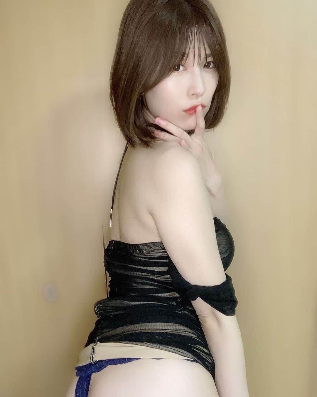 のインスタグラム：「3連休なにする？  #グラドル #ポートレート #フリーモデル #グラビア #フリーランス #ポートレートモデル #被写体 #撮影会 #写真好きな人と繋がりたい #カメラ好きな人と繋がりたい #くびれ #美脚 #撮影依頼 #仕事依頼 #ミリドル #portrait #shotting #japanesegirl #cute #kawaii #followme」