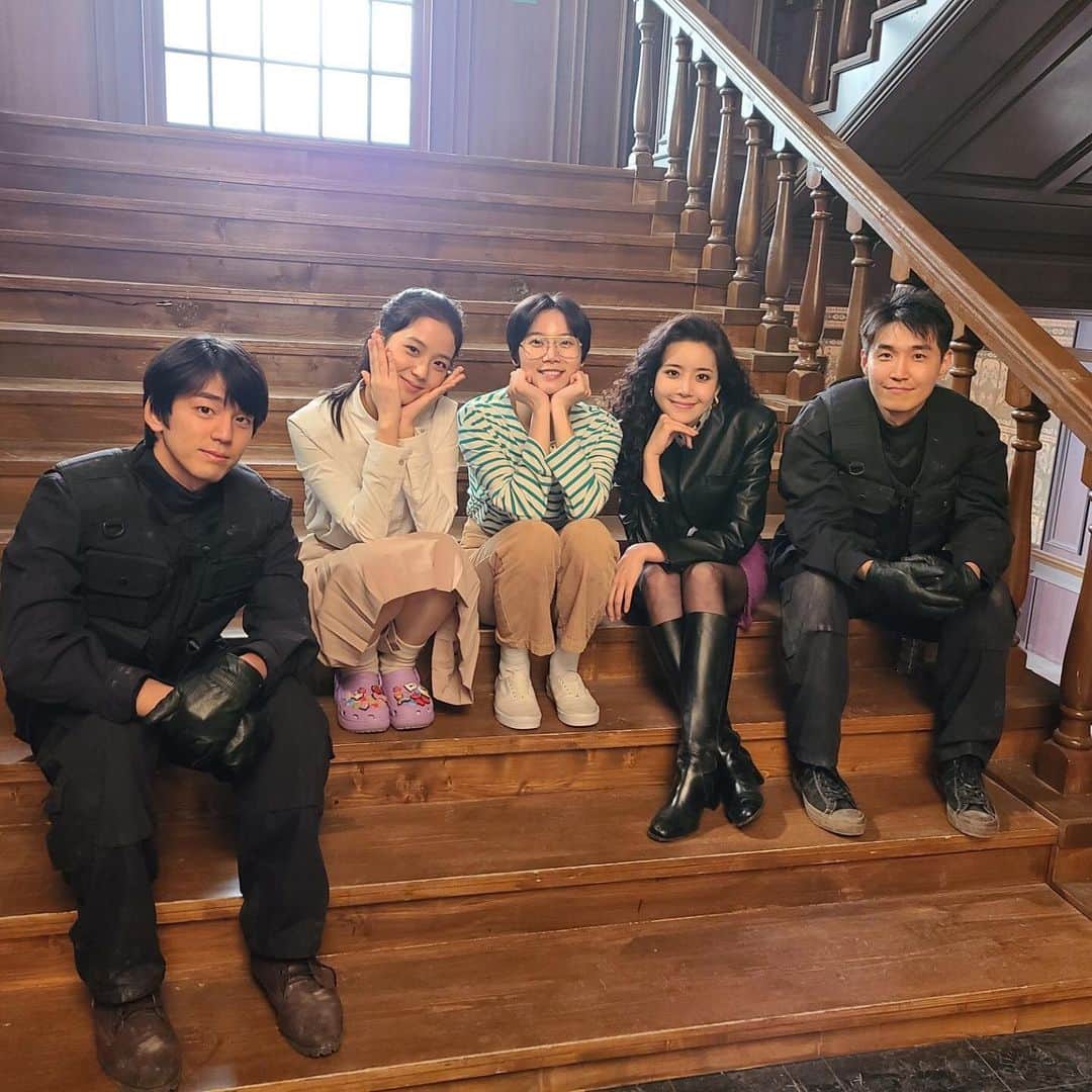 キム・ミンギュのインスタグラム：「행복만 가득하길🙏🏻」