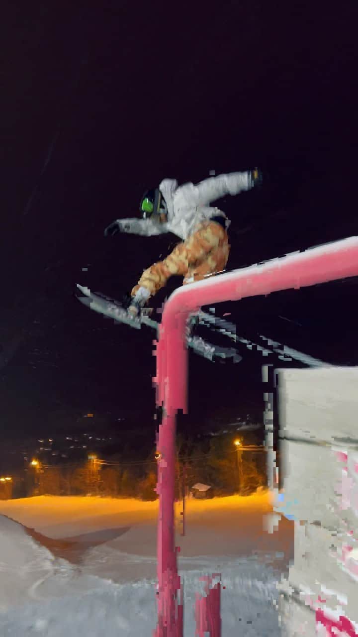 ステール・サンドベックのインスタグラム：「Night Boarding in Dombås🌛 🤳🏽 @oivindandersen」