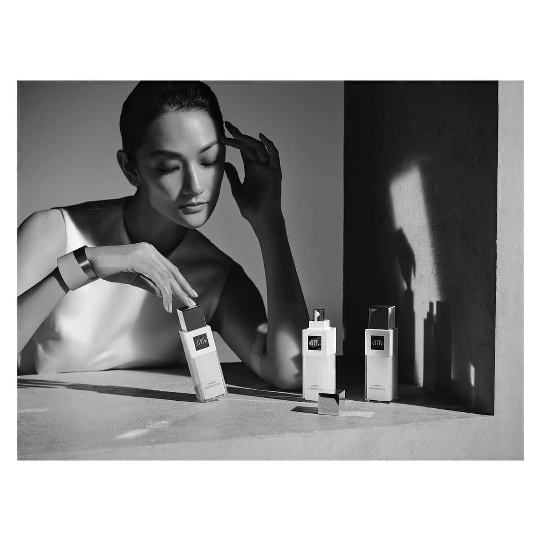 のインスタグラム：「⁡ ⁡ New visual for @theginza_official ❤︎ SHISEIDO ⁡ Art creative Directed by @sayuri_shoji_ Photos by @takayofficial Fashion Directed by @akotanaka Makeup by @yuka_washizu Hair by @hirofumikera Nails by @omvagnail  ⁡」