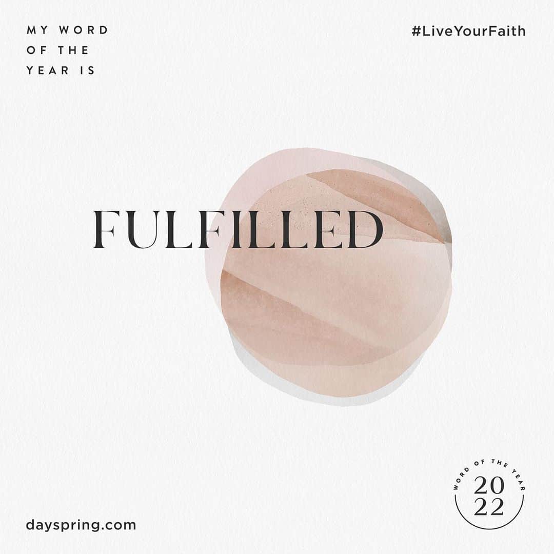 キャンディス・キャメロン・ブレのインスタグラム：「I took @dayspringcards Word Of The Year quiz and my word is “Fulfilled” 💗 I’m focusing on my fulfillment being through God alone. To be fullfilled by His presence, His attention to detail in my life, His wisdom, His guidance, His strength, His endurance, His patience and every other characteristic imaginable. I want to listen for all those details in my life, knowing He is providing the details and leading my path. I want to recognize that fulfillment, with a heart filled with gratitude towards Him, and share it with others. #liveyourfaith  See what your word is at www.dayspring.com/yourwordquiz」