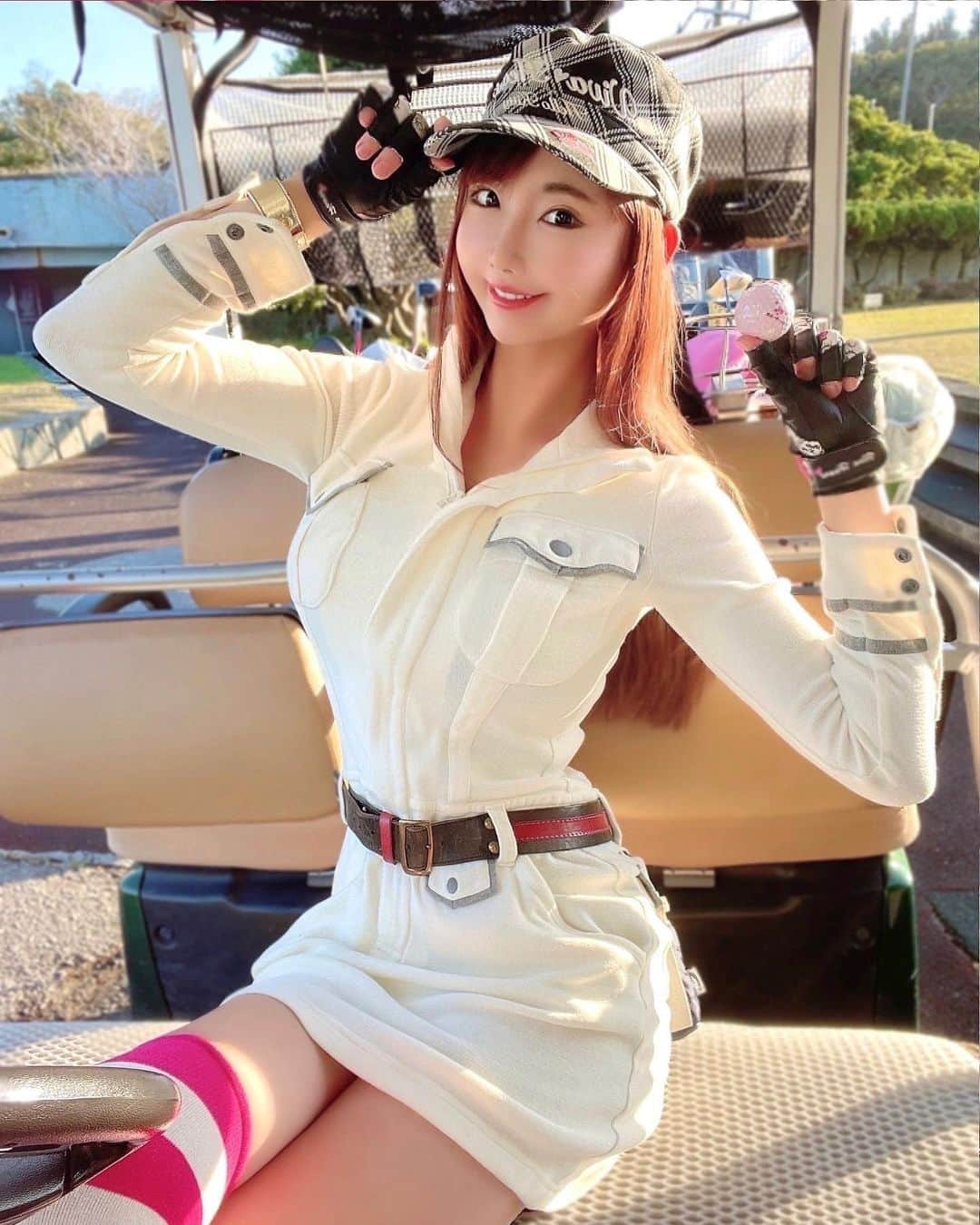 坂地久美のインスタグラム：「実は、ゴルフが⛳️🏌️‍♀️  大好きーーです💓  🎀ゴルフファッションは、キャロウェイ🎀  ✨ゴルフボールは、くーみんオリジナル(キャロウェイ)✨  🏌️‍♀️ドライバーは、テーラーメイド 🏌️‍♀️  いろんな可愛いゴルフウェア集めたり、沢山ゴルフ場も行きたいなぁ🥰  ※撮影時のみ、マスクを外してます。  #ゴルフ #ゴルフ女子 #ゴルフコーデ #キャロウェイ #キャロウェイアパレル #テーラーメイドゴルフ #taylormadegolf #TaylorMade #golf #골프 #골프여자 #골프스타그램 #골프웨어 #golfwang #golfwear #japan #japanesegirl #japanesemodel #bbjj #ビジョビ #ビジョラダ #ビジョナビ #ビジョ図鑑 #グラドル #グラビアアイドル #インスタグラビア #kumisakachi #sakachikumi #くーみん #坂地久美」