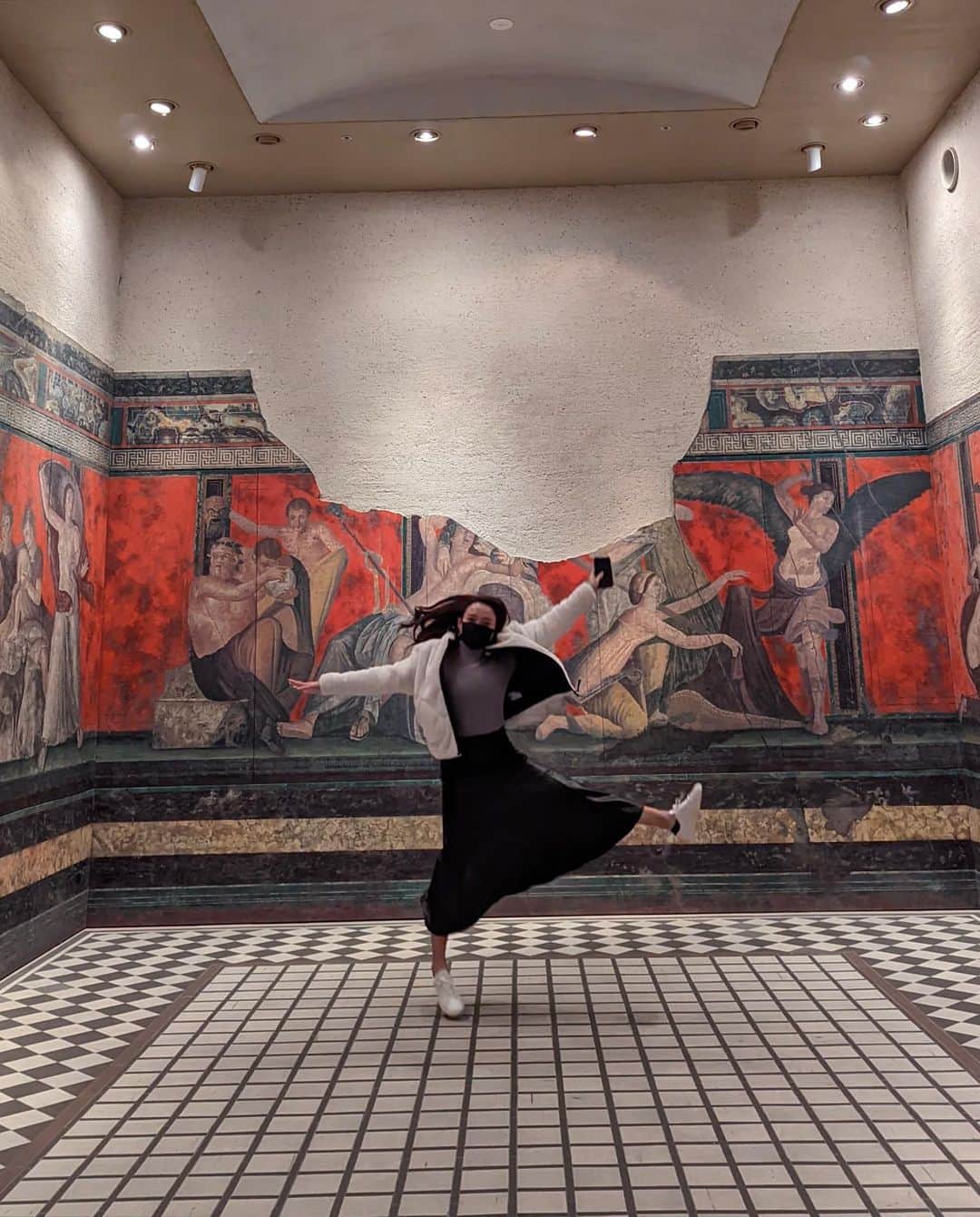 李 雨瀟さんのインスタグラム写真 - (李 雨瀟Instagram)「📍徳島県 鳴門市にある『大塚国際美術館』へ。  世界26カ国の西洋名画を陶板で、 しかも原寸大で再現している美術館なの✨ 知ってる作品もあったり、見てて楽しかったなぁ。年始にnetflixでヴィンチェンツォ全部一気見したんだけど、バベルの塔の絵とかもあって、じっくり見ちゃった✌️ . お家の模様替えでもう少し絵も増やしていきたいなぁ🤍 . #yuxiaotravel #japan #tokushima #travelgram #trip #正月休み  #日本 #旅行 #徳島 #大塚国際美術館 #ヴィンチェンツォカサノ」1月8日 20時46分 - yuisho_ri