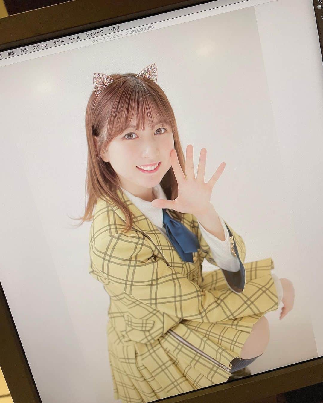 永野芹佳さんのインスタグラム写真 - (永野芹佳Instagram)「💛🐯  🐱？  生写真オフショット☺️ 今日から発売されているので チェックしてみてね✨  #AKB48 #生写真 #オフショット」1月8日 20時55分 - iroziro_serika