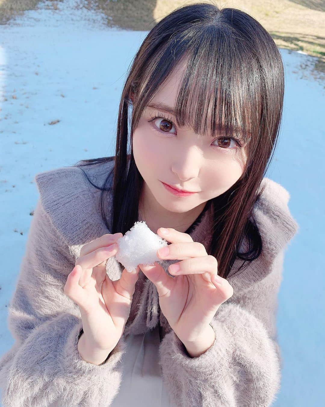 竹本くるみさんのインスタグラム写真 - (竹本くるみInstagram)「雪遊びしました❄️❄️  めっちゃヒートテック見えてます ごめんなさい🥶」1月8日 13時01分 - kuru02_hkt