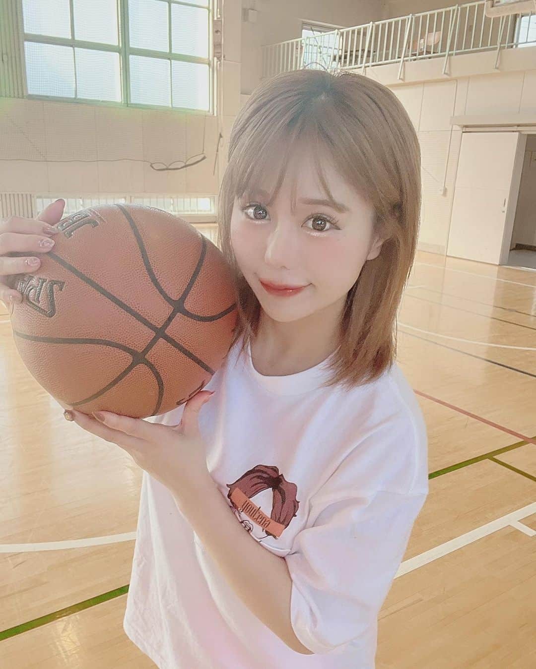 森カノンさんのインスタグラム写真 - (森カノンInstagram)「⛹🏼‍♀️🏀 #2022年 バスケ初めしてきたよ！ 4時間試合してたら脹脛ぱんぱん🌨 今年はもっと玉使い上手くなるぞ〜👊🏻🔥  #バスケ #バスケ女子  #バスケ部  #バスケットボール  #basketball #nike #バッシュ #スニーカー　#スニーカー女子  #スニーカー好きな人と繋がりたい  #モアテン　 #ここ日本言うてな  #youtena」1月8日 13時45分 - mkanon211