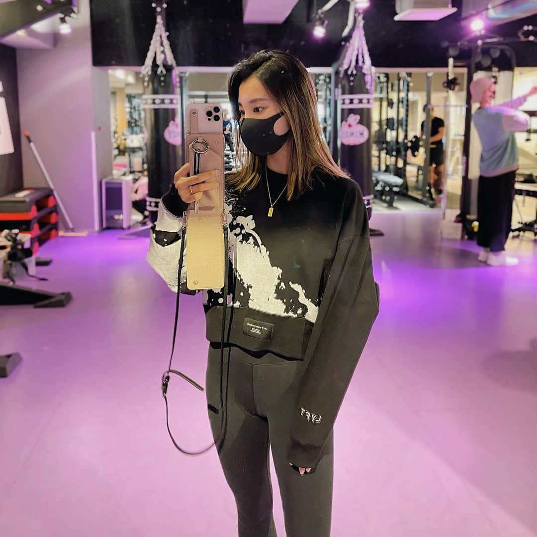 KANAMIのインスタグラム：「・ みんなたくさん質問ありがとう☺️💕 トレーニング動画需要あるなら撮ろうかな？🤔  #training #gym #workout #fitness #lyft #lyftwomen」