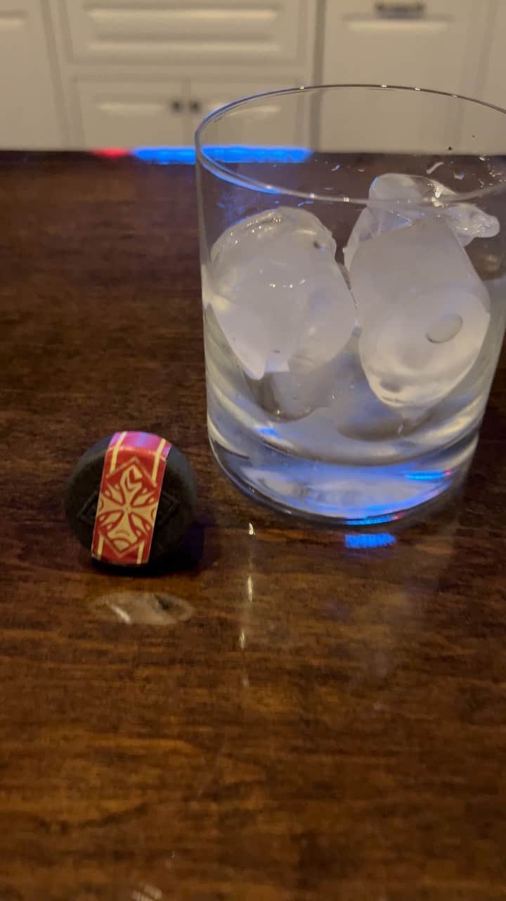 ドウェイン・ジョンソンのインスタグラム：「Friday late nights at the @teremana bar where The Hag 🥃🧊 (and many others) can always be heard on that magical neon juke box.   Some of you may know this classic and one of my all time favs.   Long work week, much needed night cap.   Have a great weekend!  Cheers 🥃」