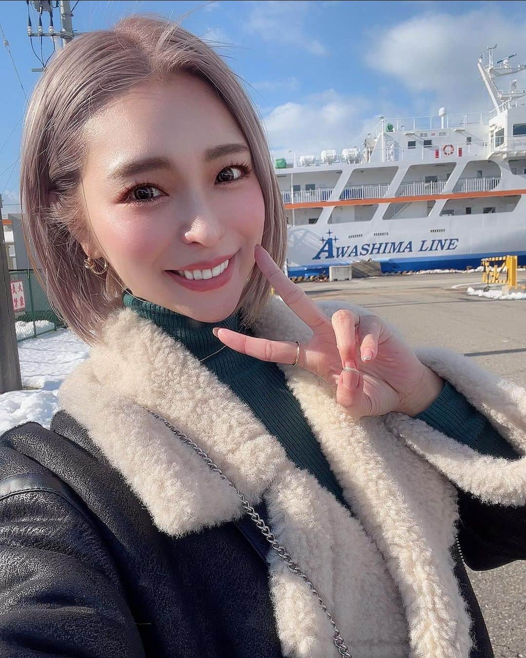 Hitomiのインスタグラム：「❤︎  今粟島浦村に来ているよ⛴💕 本日3日間に渡ってとても大事な撮影😆 素敵な作品作れるようにがんばります❤️ 自然溢れる素敵な村⛰  #新潟県 #新潟　#niigata  #粟島浦村 #awashimaura」