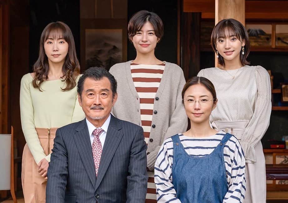 MEGUMIのインスタグラム：「連続ドラマ「おいハンサム」本日からスタートです。 「闇金ウシジマくん」や「新しい王様」などを手がけた山口雅俊監督が描く家族ドラマなので、いわゆる家族ドラマではないですw 少し笑って、少しビックリして、少しホッコリして、まー 家族ってこんなよね、、 と思って頂けたら嬉しいです🙏🏻 あっ吉田鋼太郎さんLINEスタンプになるぐらい可愛いです❤️ #23時40分スタート！ @dodra_tokaitv」
