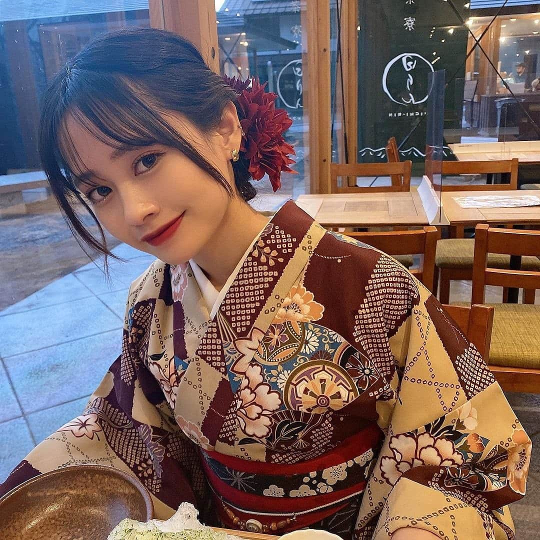 美女美容事情さんのインスタグラム写真 - (美女美容事情Instagram)「《着物美女👘💗》⁠⠀ *⠀⠀⠀⠀⠀⠀⁠⠀⁠⠀⁠⠀⁠⠀⁠⠀ 今回ご紹介させて頂きますのは!!👀❤️⁠⠀⁠⠀⁠⠀⁠⠀⁠⠀ ユリナさん<@yu_rina07> の素敵なお写真📸⠀⁠⠀⁠⠀⁠⠀ *⠀⁠⠀ 着物と髪飾りがとても似合ってますね☺️✨⠀ 大人っぽさもあり素敵ですね💖⠀ *⠀⁠⠀⁠⠀⁠⠀⁠⠀⁠⠀ ユリナさん<@yu_rina07> 素敵な投稿をありがとうございました☺️📸✨⠀⁠⠀ ユリナさんのアカウントには他にも素晴らしい投稿が沢山ありますので是非覗いてみてくださいね💁‍♀️💙⁠ ⁠⠀ ⠀⠀⁠⠀⁠⠀⁠⠀⁠⠀ △▼△▼△▼△▼△▼△▼△▼△▼△▼ ⁠⠀⁠⠀⁠⠀⁠⠀ ❤️🧡💛「ビジョビ (美女美容事情)」💚💙💜⠀⠀⠀⠀⠀⠀⠀⠀⠀⠀⠀⠀⠀⠀⁠⠀⁠⠀⁠⠀⁠⠀⁠⠀⁠⠀ 👇掲載ご希望の方は👇⠀⠀⠀⠀⠀⠀⠀⠀⠀⠀⠀⠀⠀⠀⠀⁠⠀⁠⠀⁠⠀⁠⠀⁠⠀⁠⠀ @b_b_j.jタグ付けと🖤 #ビジョビ ⁠⠀⁠⠀ 🖤タグ付けお願いします⠀⠀⠀⠀⠀⠀⠀⠀⠀⠀⠀⠀⠀⠀⠀⁠⠀⁠⠀⁠⠀⁠⠀⁠⠀⁠⠀ △▼△▼△▼△▼△▼△▼△▼△▼△▼ ⁠⠀ #美人#美女#着物#着物美人⠀ #着物女子#女子旅#旅行⠀ #インスタ美女#インスタ美人」1月8日 18時29分 - b_b_j.j