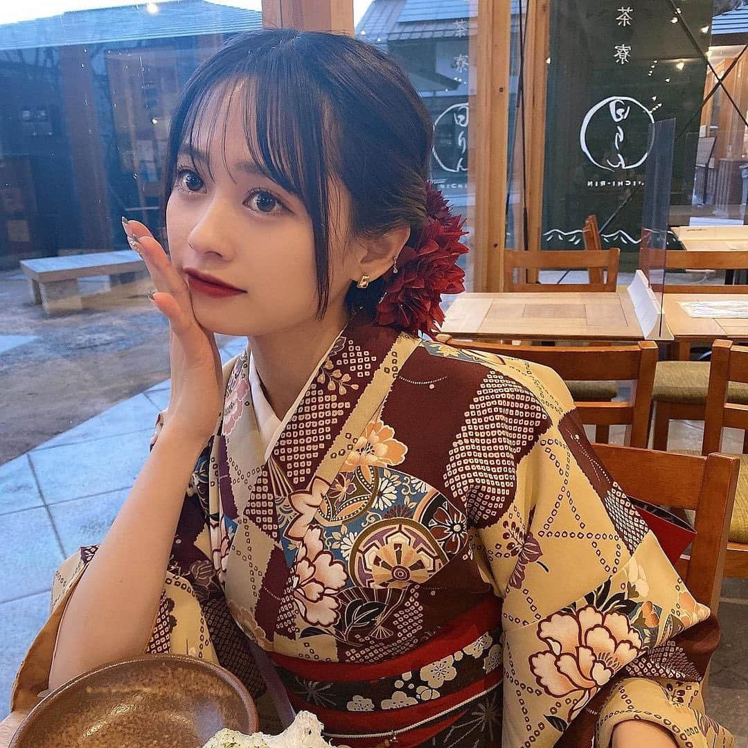 美女美容事情さんのインスタグラム写真 - (美女美容事情Instagram)「《着物美女👘💗》⁠⠀ *⠀⠀⠀⠀⠀⠀⁠⠀⁠⠀⁠⠀⁠⠀⁠⠀ 今回ご紹介させて頂きますのは!!👀❤️⁠⠀⁠⠀⁠⠀⁠⠀⁠⠀ ユリナさん<@yu_rina07> の素敵なお写真📸⠀⁠⠀⁠⠀⁠⠀ *⠀⁠⠀ 着物と髪飾りがとても似合ってますね☺️✨⠀ 大人っぽさもあり素敵ですね💖⠀ *⠀⁠⠀⁠⠀⁠⠀⁠⠀⁠⠀ ユリナさん<@yu_rina07> 素敵な投稿をありがとうございました☺️📸✨⠀⁠⠀ ユリナさんのアカウントには他にも素晴らしい投稿が沢山ありますので是非覗いてみてくださいね💁‍♀️💙⁠ ⁠⠀ ⠀⠀⁠⠀⁠⠀⁠⠀⁠⠀ △▼△▼△▼△▼△▼△▼△▼△▼△▼ ⁠⠀⁠⠀⁠⠀⁠⠀ ❤️🧡💛「ビジョビ (美女美容事情)」💚💙💜⠀⠀⠀⠀⠀⠀⠀⠀⠀⠀⠀⠀⠀⠀⁠⠀⁠⠀⁠⠀⁠⠀⁠⠀⁠⠀ 👇掲載ご希望の方は👇⠀⠀⠀⠀⠀⠀⠀⠀⠀⠀⠀⠀⠀⠀⠀⁠⠀⁠⠀⁠⠀⁠⠀⁠⠀⁠⠀ @b_b_j.jタグ付けと🖤 #ビジョビ ⁠⠀⁠⠀ 🖤タグ付けお願いします⠀⠀⠀⠀⠀⠀⠀⠀⠀⠀⠀⠀⠀⠀⠀⁠⠀⁠⠀⁠⠀⁠⠀⁠⠀⁠⠀ △▼△▼△▼△▼△▼△▼△▼△▼△▼ ⁠⠀ #美人#美女#着物#着物美人⠀ #着物女子#女子旅#旅行⠀ #インスタ美女#インスタ美人」1月8日 18時29分 - b_b_j.j