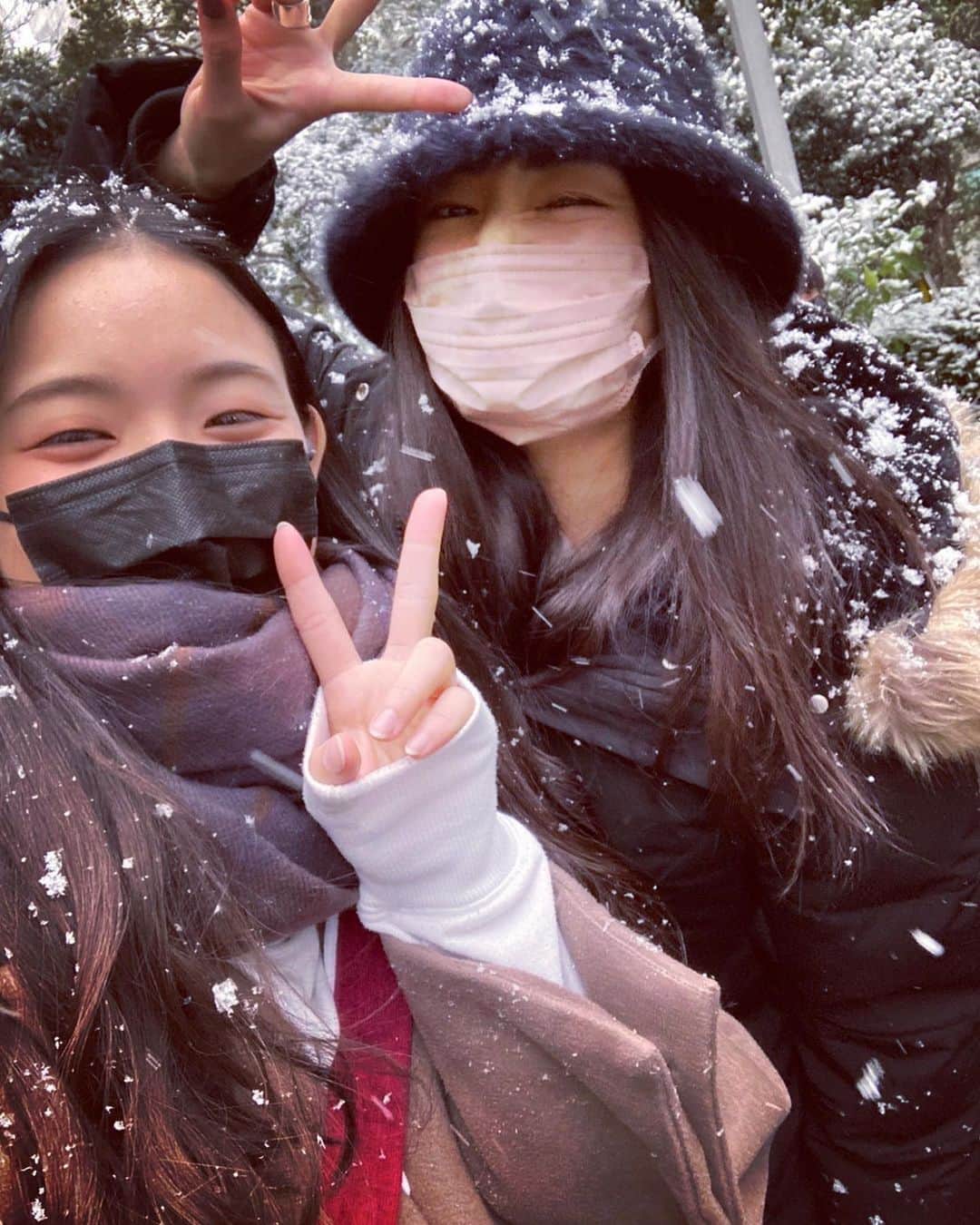 片山萌美のインスタグラム：「❄️  葵ちゃんと🤍 （ @aoi_uint ） お互い雪 積もりまくり😂笑」