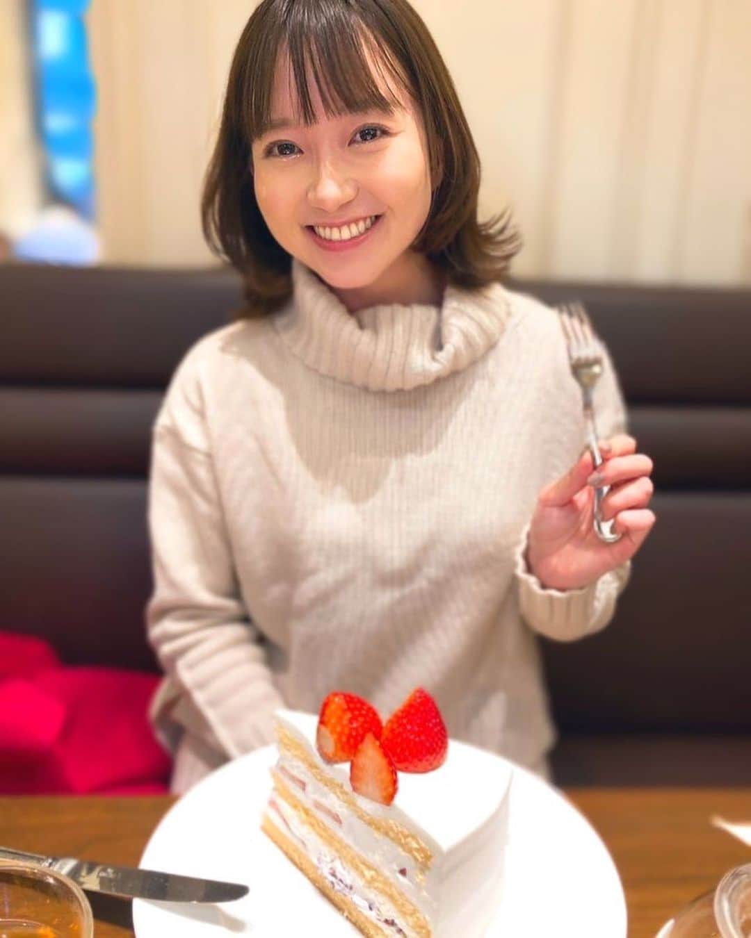のインスタグラム：「♡  ✎५⋆*{ ハイテクハーフマラソン🏃‍♀️ } ୨୧-------------------------------- ୨୧  おはようございます☀🌈 昨日食べたケーキが美味しくて幸せでした♪  さて、今日は2019年以来のハイテク！ この日を待っていました☺️ ランナーとして参加した大会に 今回はゲストMC兼ランナーとして 関われるなんて嬉しいです💪🏻💪🏻  みなさんをしっかりと送り出し、 私は10時より走ります！ まだ身体がボテボテですが、頑張る！  出走される皆さんが 笑顔でゴールできますように😎  では、今日も楽しくハッピーに🏃‍♀️💓  ୨୧ -------------------------------- ୨୧ #やりたい事は全部やる #全力前向き前のめり #走るの大好き」
