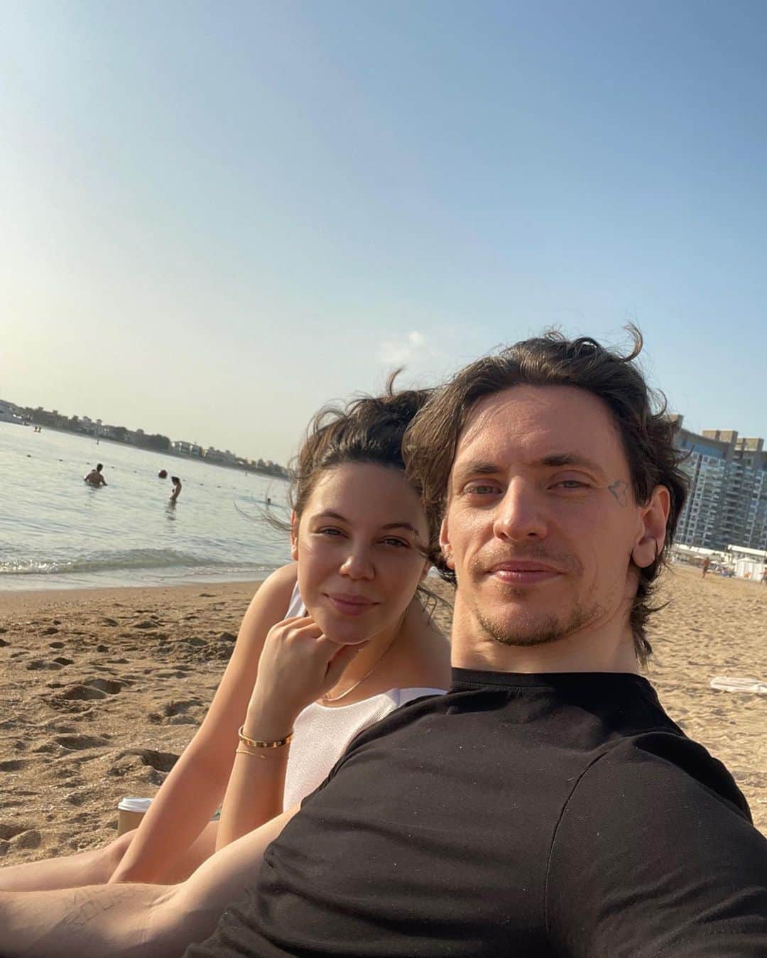 エレーナ・イリニフのインスタグラム：「Всем хороших выходных 🎉✨❤️」